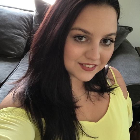 Meet your Posher, Madison - Picture 3 of 3